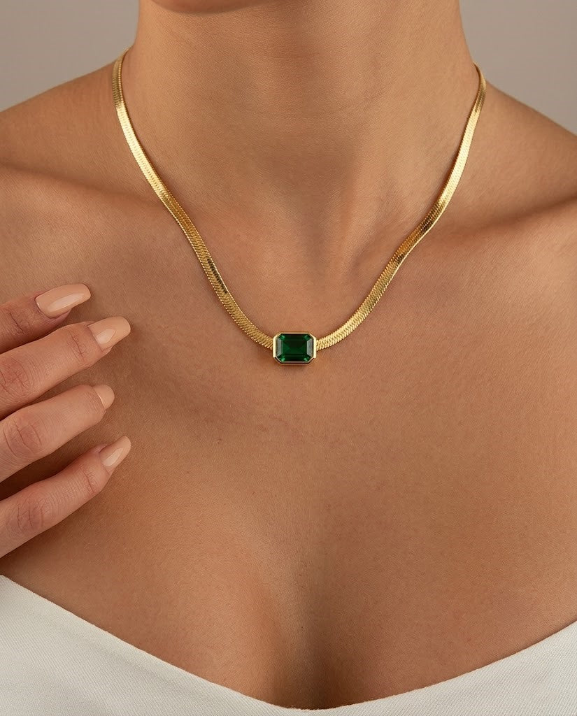 Emerald Aura Pendant Chain - CHEXE LIFESTYLE PRIVATE LIMITED