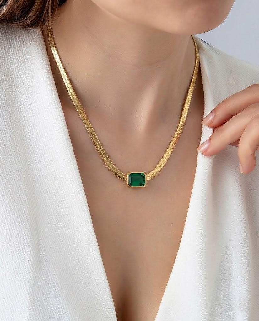 Emerald Aura Pendant Chain - CHEXE LIFESTYLE PRIVATE LIMITED