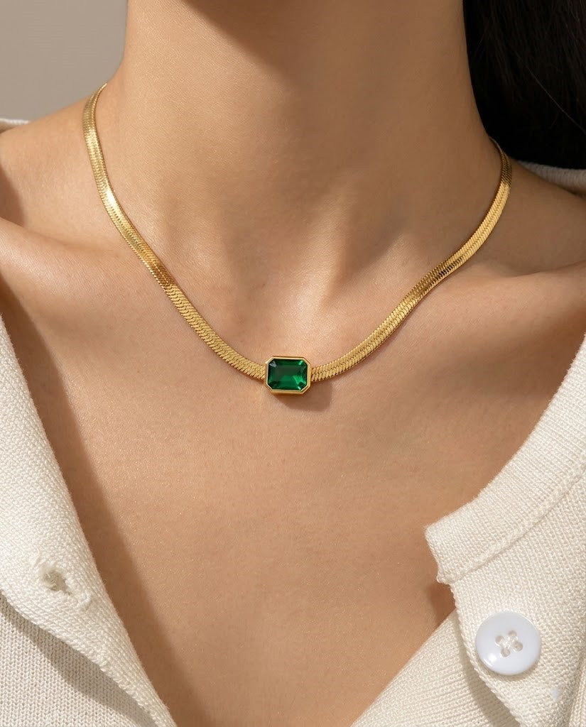 Emerald Aura Pendant Chain - CHEXE LIFESTYLE PRIVATE LIMITED