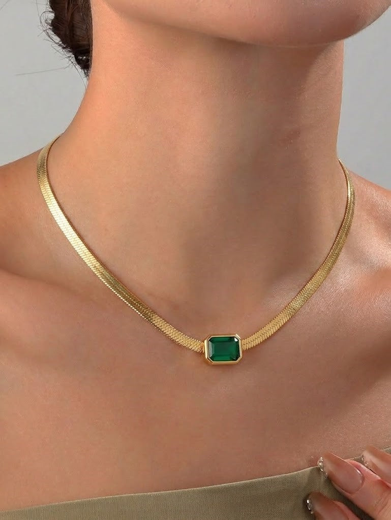 Emerald Aura Pendant Chain - CHEXE LIFESTYLE PRIVATE LIMITED